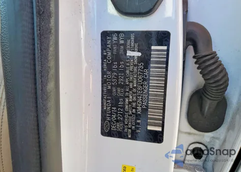 2015 Hyundai Genesis 3.8L z USA, uszkodzony, nr VIN KMHGN4JE8FU067735